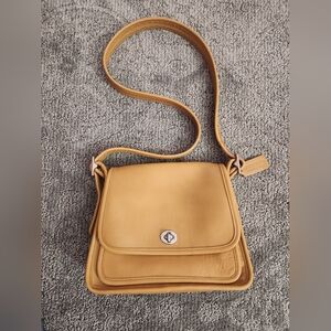 COACH Rambler's Legacy Vintage Tan Leather Shoulder Crossbody Bag 9061
